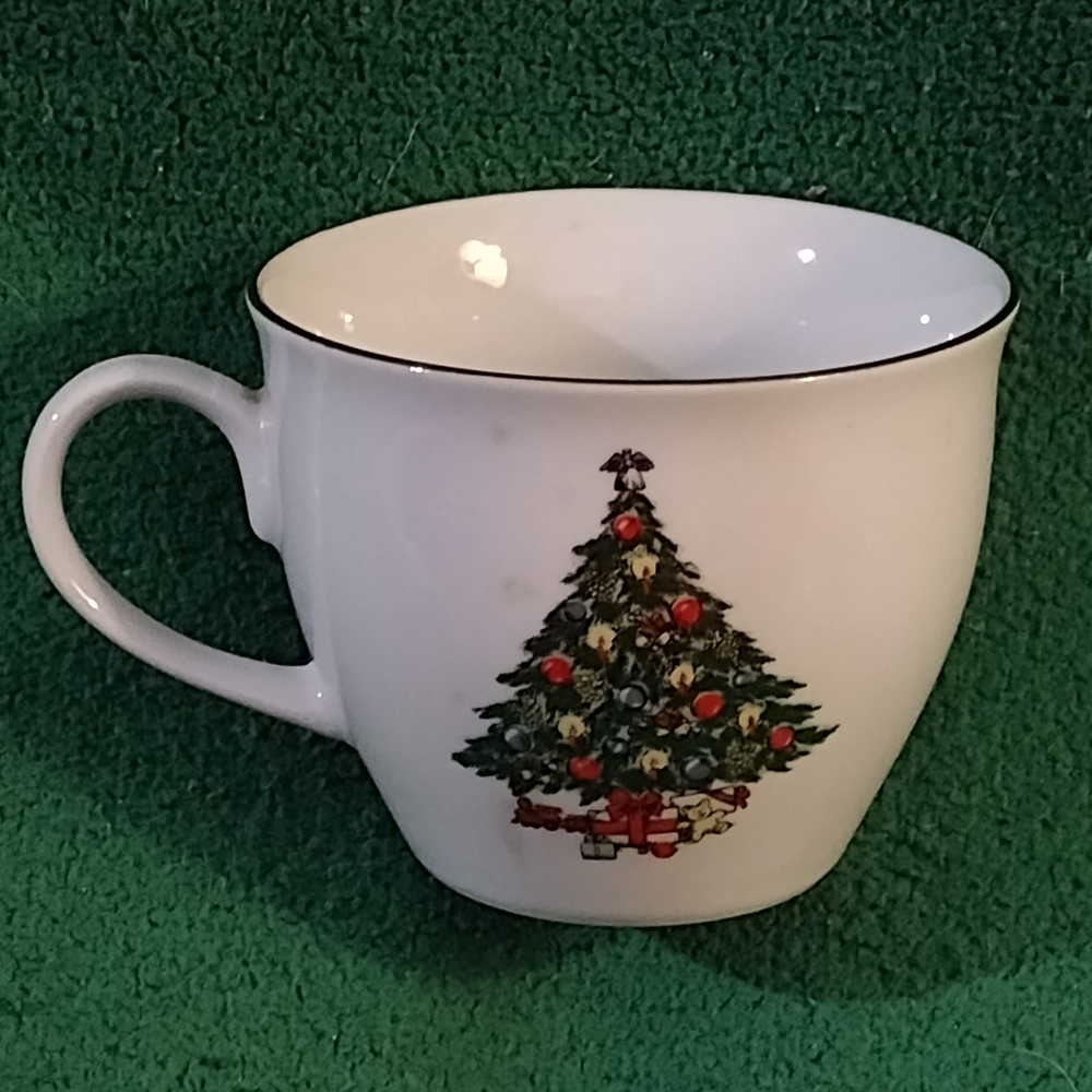 Festive Christmas Tree Mugs - Set of 3 - Picture 7 of 7